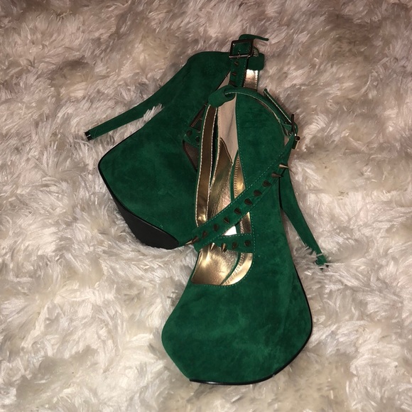 Heels - Picture 3 of 5